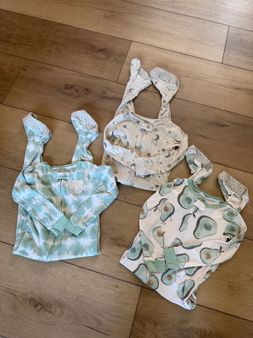 EUC Set of 3️⃣ Simple joys by Carters Footed Zipper Pajamas Size 3T